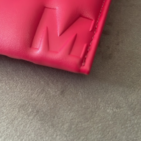 Michael Kors (MK) Pink Jet Set Zip Wristlet NWOT - Picture 4 of 6